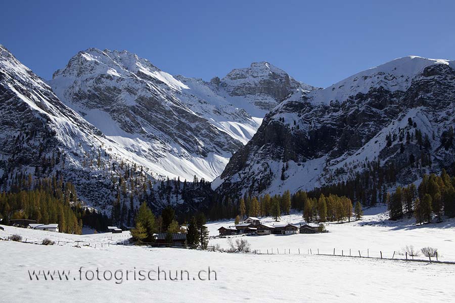 Schliessen von Sertig_Herbst_Schnee.JPG