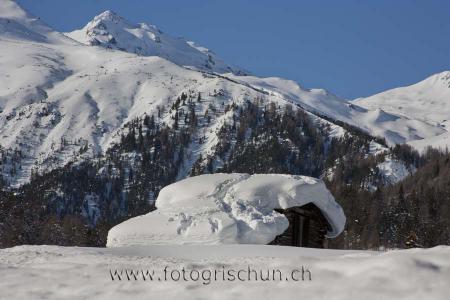 Klick für Originalgröße :Huette_Schnee.jpg